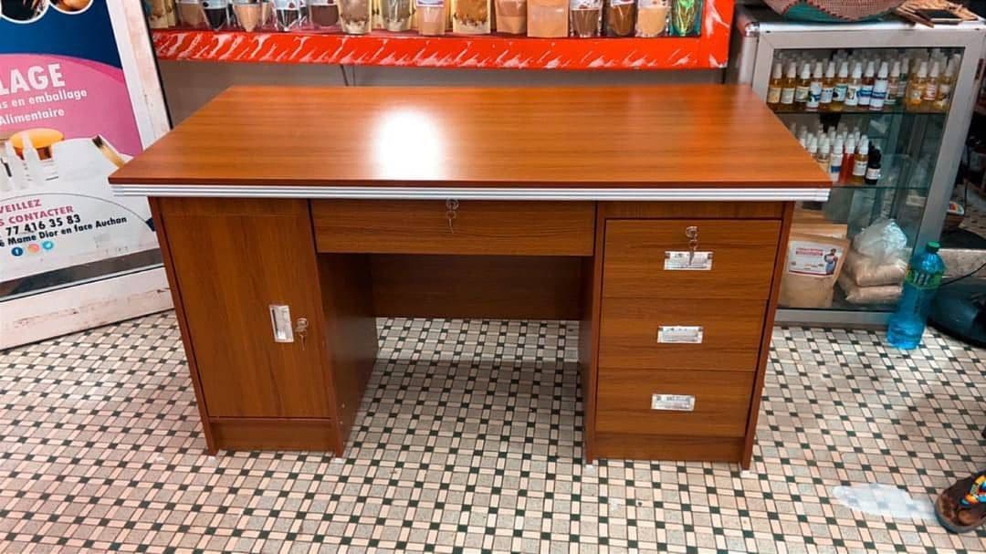 bureau est un modèle classique 2